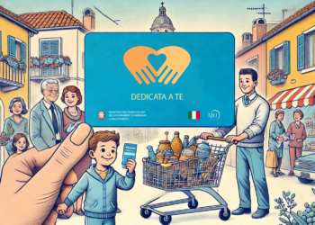 Famiglia italiana che riceve la "Carta Dedicata a Te" da un funzionario governativo in una città italiana, con un carrello della spesa pieno di generi alimentari.